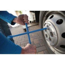 213/6-Llave de cruz-17 x 19 x 22 x 24