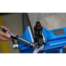 1706/2DP-US** Llave plana para servicio de suspensión 31