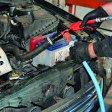 Limpiador del sistema de refrigeración que incluye tope regulador de autoservicio y acoplamiento de presión directa