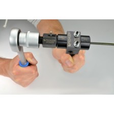 Herramienta para abocardar frenos de vehículos modelo M para bridas simples y dobles SAE y DIN