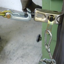 Abrazadera de tracción con mejillas planas para chapas metálicas con perfil plano Cabezal de ranura sobre cuello