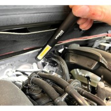 Linterna LED profesional con clip magnético