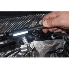 Linterna LED profesional con clip magnético