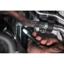 Linterna LED profesional con clip magnético