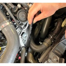 Linterna LED profesional con clip magnético