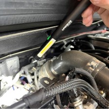 Linterna LED profesional con clip magnético